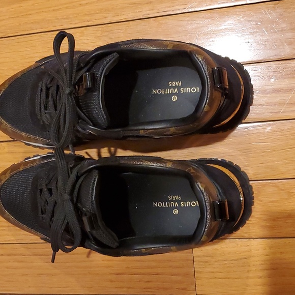 Louis Vuitton Sneakers - Picture 5 of 9